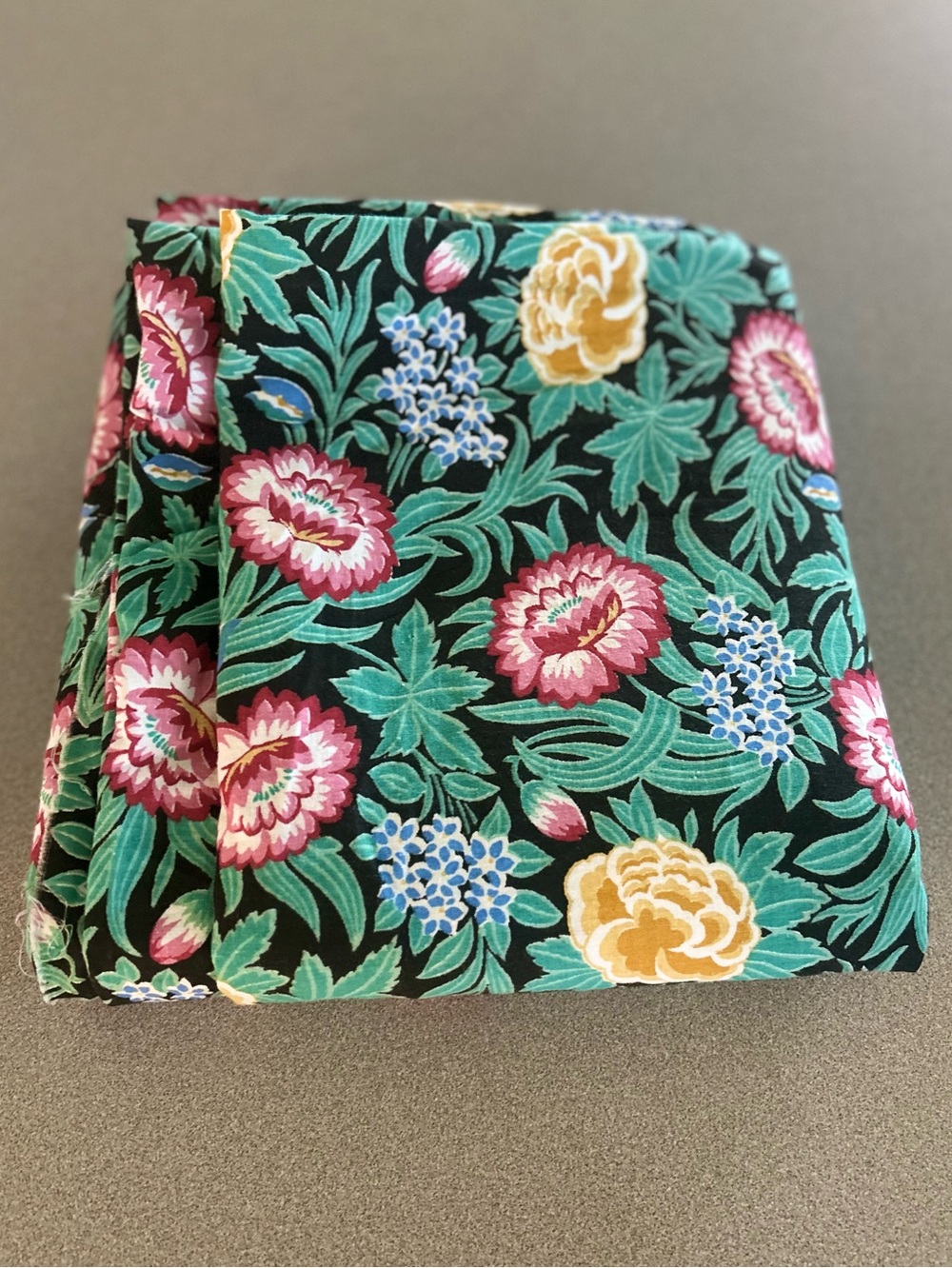 Vintage 80s Floral Fabric Granny-core, Shabby Chic  Cottagecore Peony Print